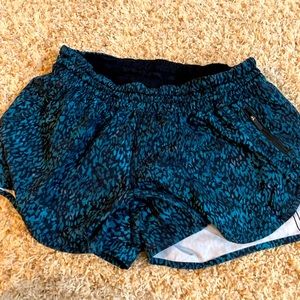 Lululemon shorts 💙